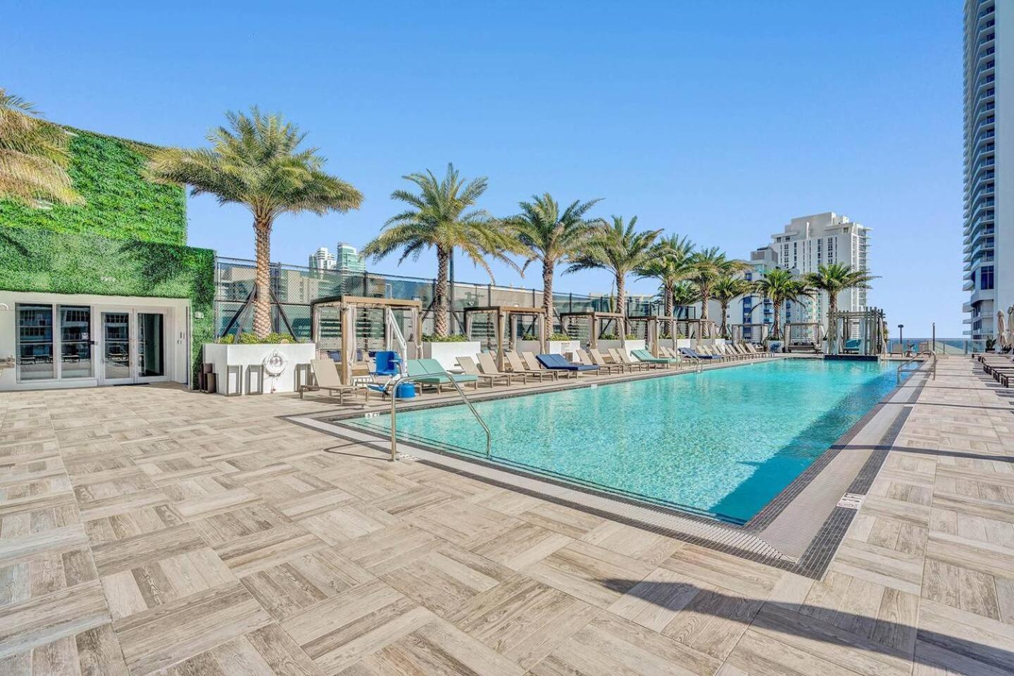 Amazing Apartments At H Beach House Χόλιγουντ Εξωτερικό φωτογραφία
