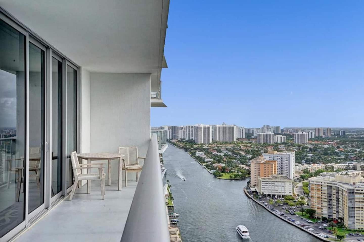 Amazing Apartments At H Beach House Χόλιγουντ Εξωτερικό φωτογραφία